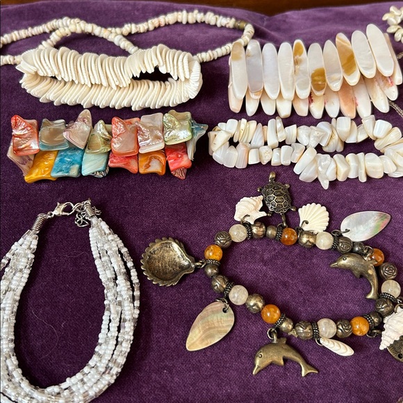 Elegant Pearlescent and Bead Jewelry Set - Picture 2 of 3